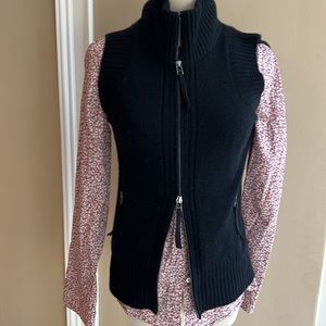 Qi Cashmere Black Zippered Sleeveless Sweater Vest S